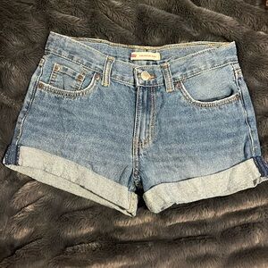 Levi’s Girlfriend Shorts